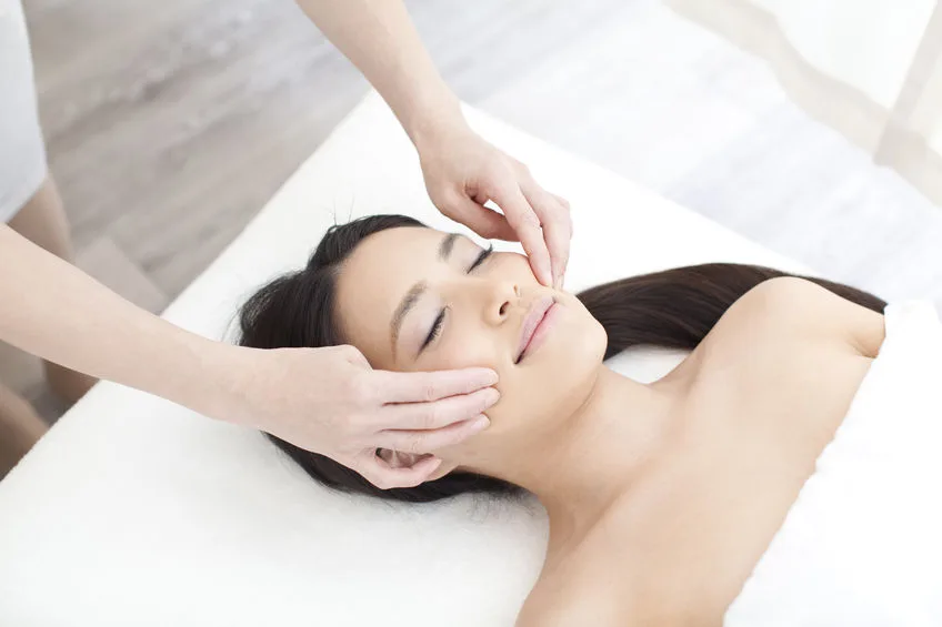 facial massage Facial Etiquette: 5 Things You Should Know Before Your Appointment