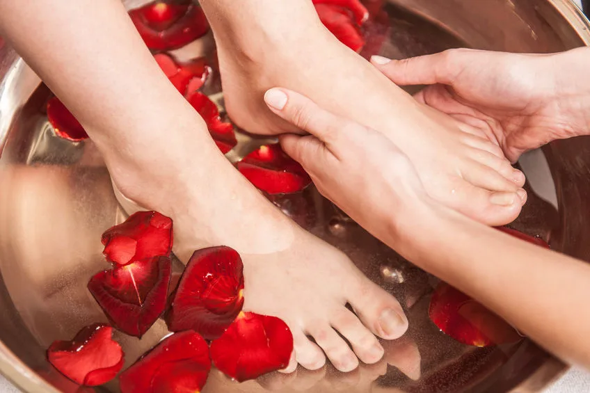 How Rose Petal Foot Soaks Utilize the Natural Benefits of the Rose