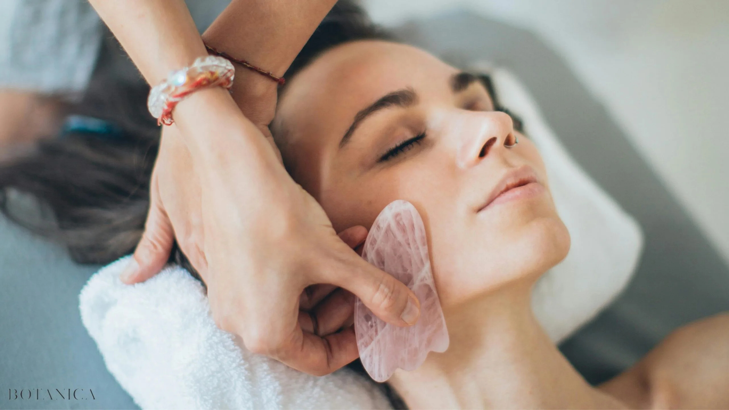 How to Use a Gua Sha for Sculpted Jawlines